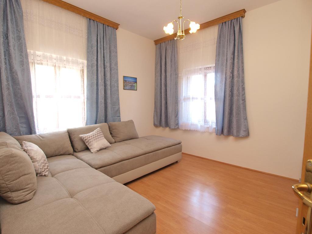 Joko 1160 Apartman Pula